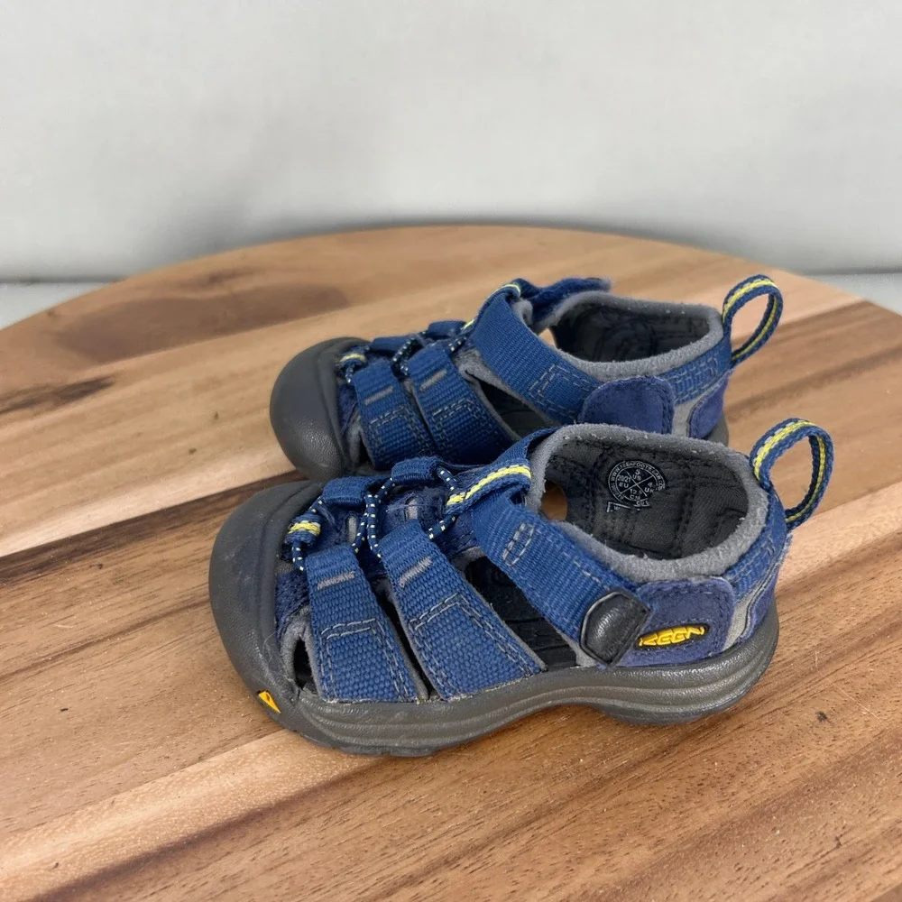 Keen Newport H2 Navy Blue Yellow Toddler Boys Sandals Size 5